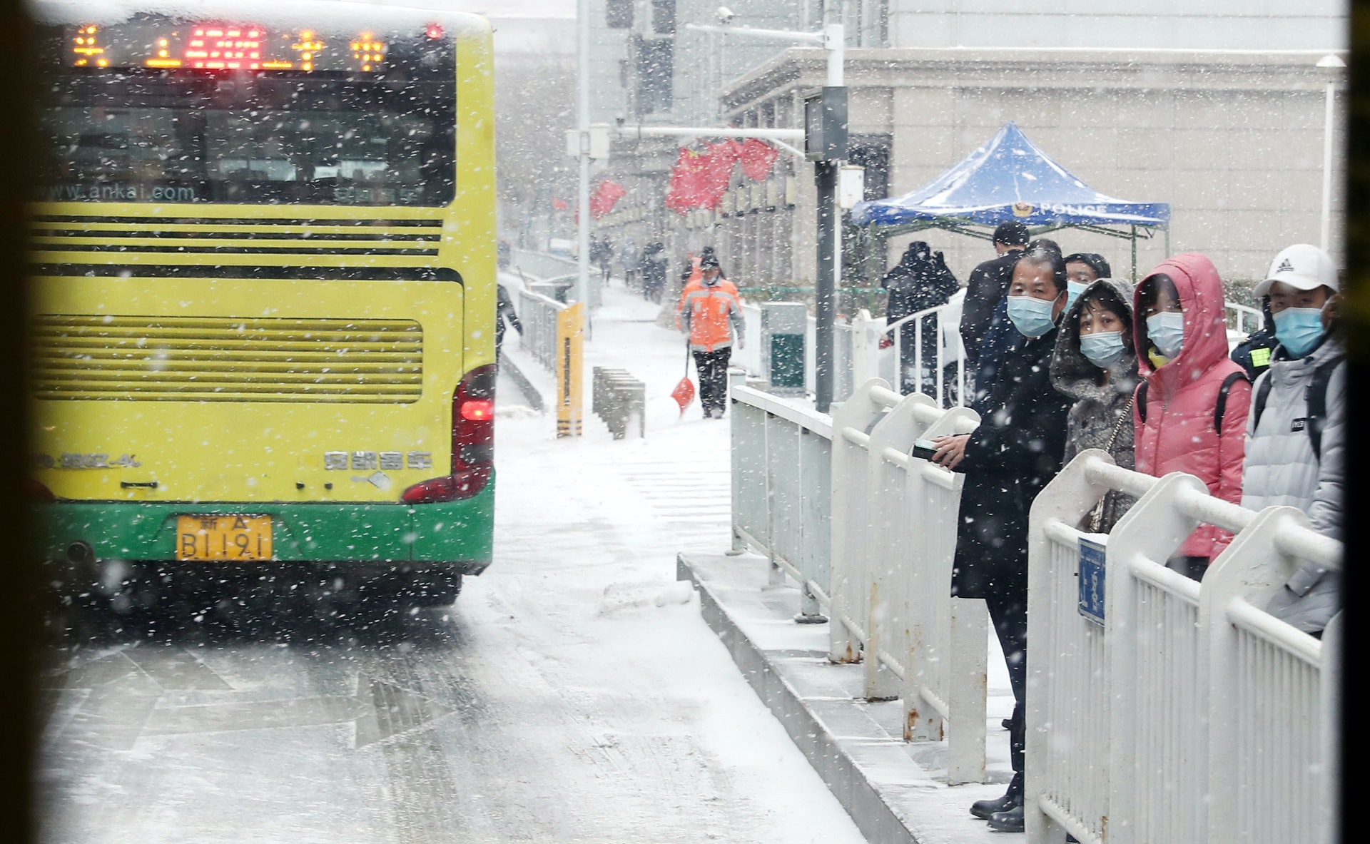 新疆烏魯木齊在11月4日已經出現降雪,最低氣溫降至-8℃。(視覺中國) 新疆烏魯木齊在11月4日已經出現降雪,最低氣溫降至-8℃。(視覺中國)