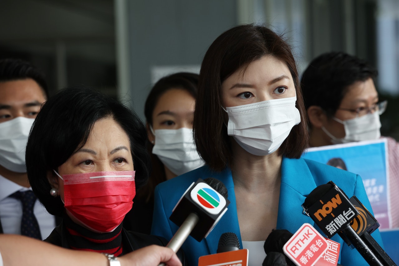 新民黨主席葉劉淑儀(左)及容海恩(右)。(李澤彤攝) 新民黨主席葉劉淑儀(左)及容海恩(右)。(李澤彤攝)