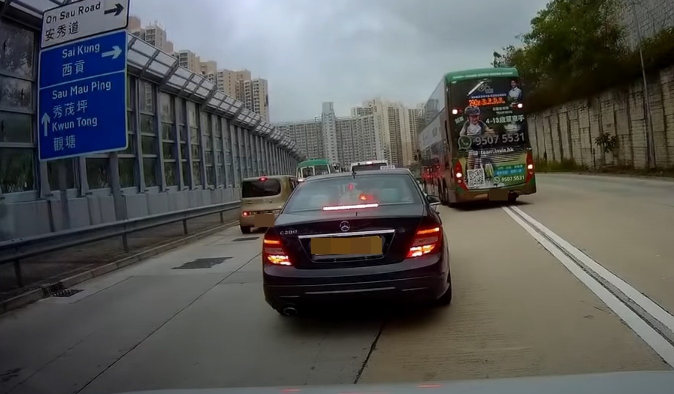 肇事巴士逆線行駛距離約90米。（YouTube頻道「車Cam特警」影片截圖）