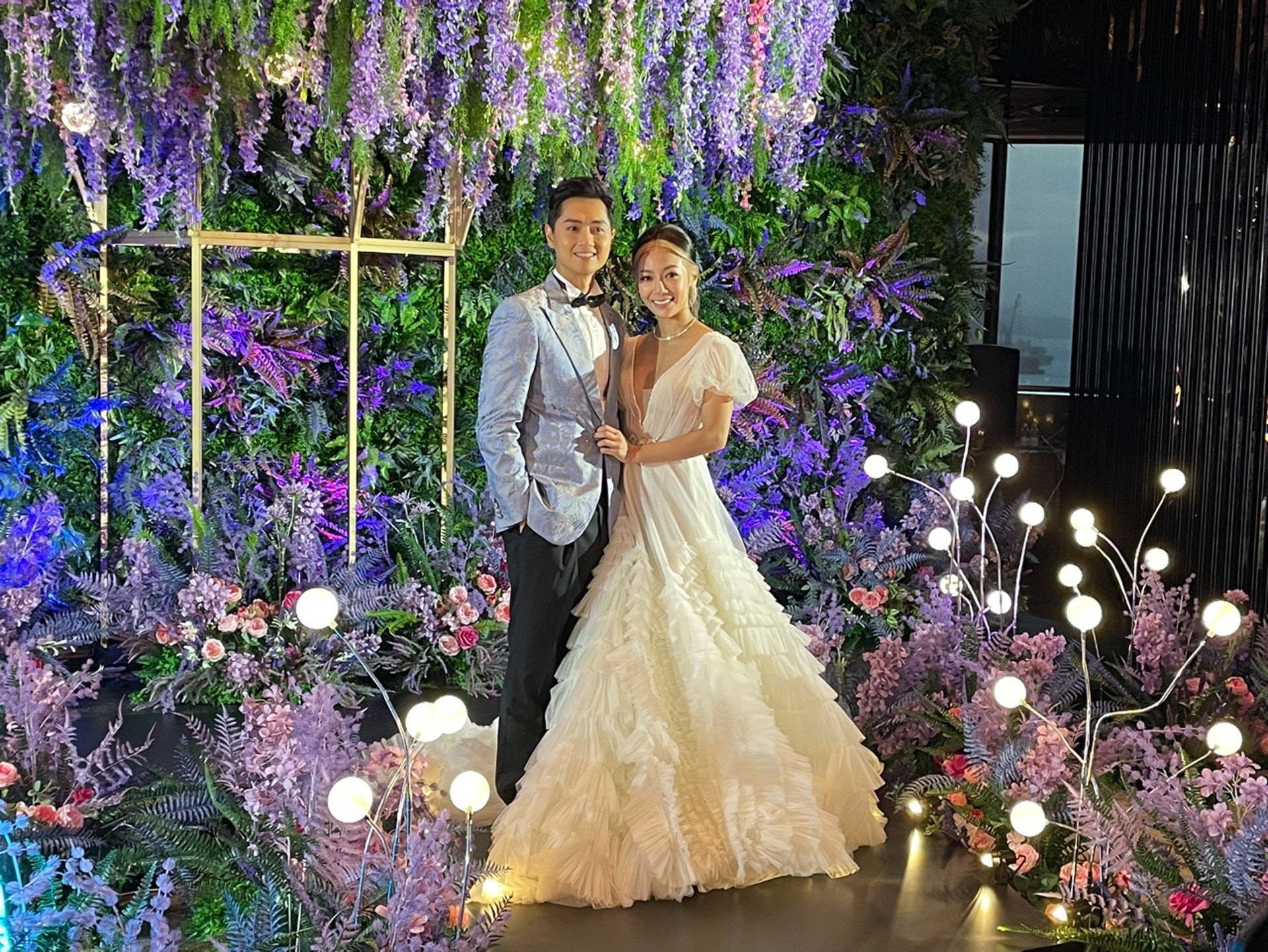 鄭俊弘何雁詩補擺酒場面墟冚星級兄弟姊妹團尤如台慶陣容 鄭俊弘何雁詩補擺酒場面墟冚星級兄弟姊妹團尤如台慶陣容