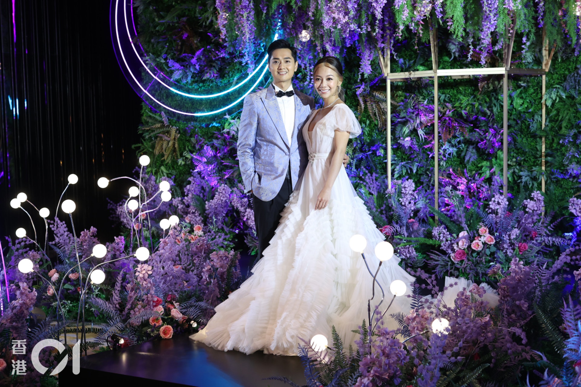 鄭俊弘何雁詩時隔一年補辦婚宴戴過十萬鑽戒 幾多錢都係心意 鄭俊弘何雁詩時隔一年補辦婚宴戴過十萬鑽戒 幾多錢都係心意