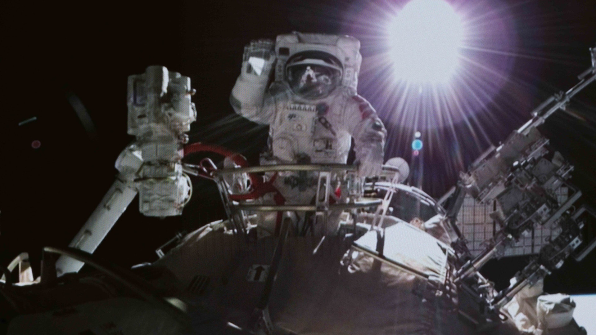 神舟十三號|航天員完成首次出艙活動 完成全部既定任務 神舟十三號|航天員完成首次出艙活動 完成全部既定任務