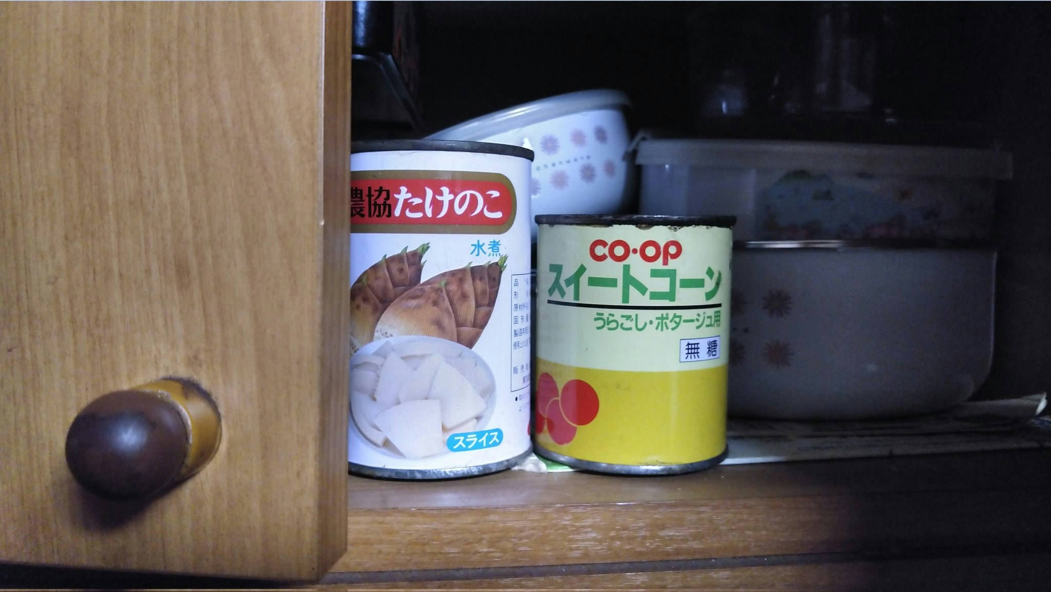 一名日本網友好奇打開30年前的水果罐頭看看。（Twitter@chestunt100kg）