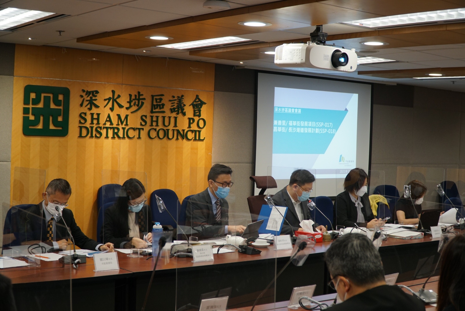 區議會修訂條例草案恢復二讀　委員會支持、不提修正案