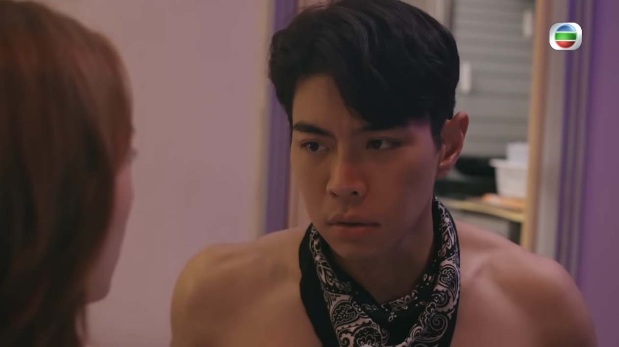 打屁股 貪玩男打女友屁股出力一啪突然發現「觸感變了」心諗：玩完…