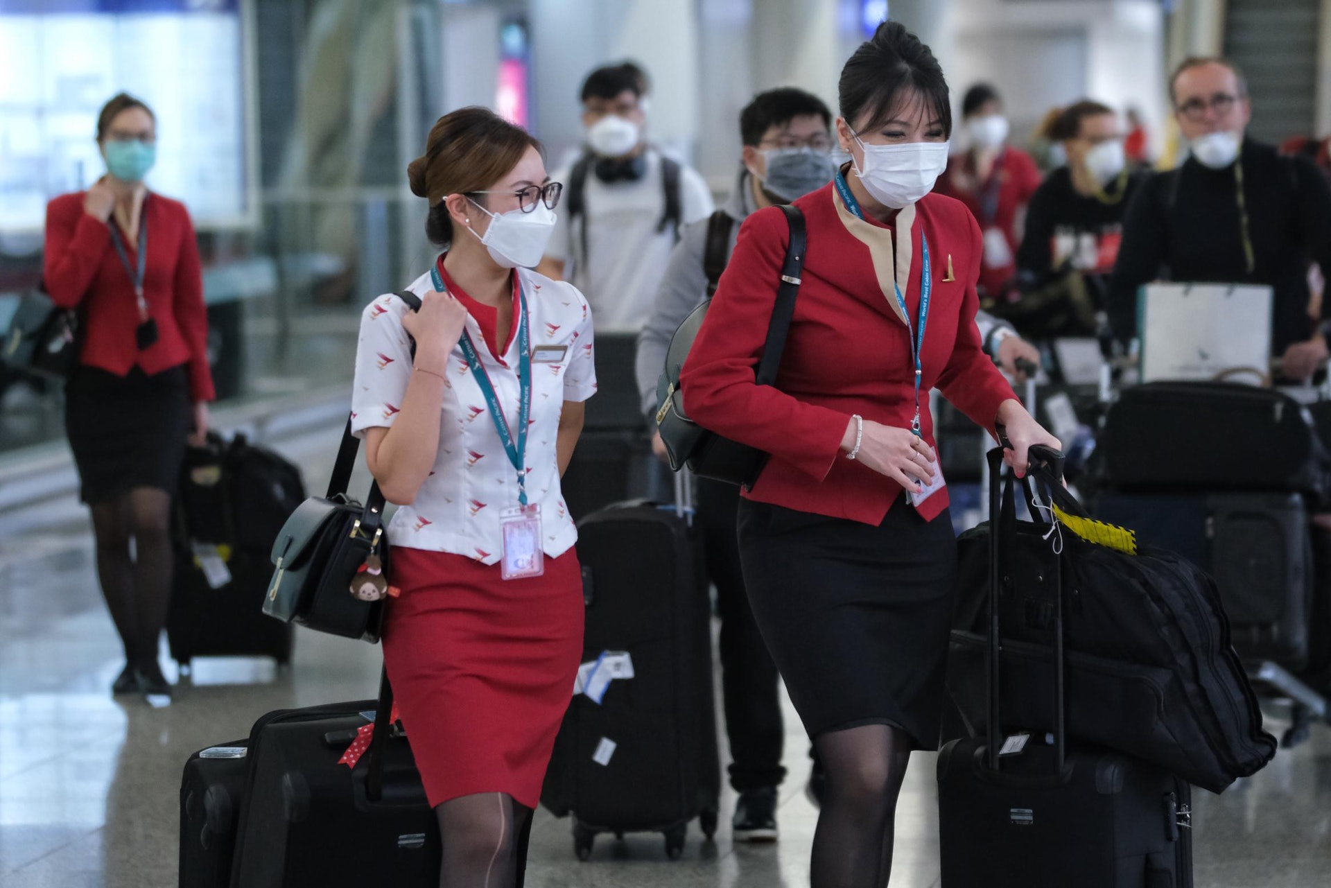 新冠肺炎嚴重影響出遊,國泰航空大減航班,而機組人員也要進行特別的閉環模式運作。(資料圖片/羅君豪攝) 新冠肺炎嚴重影響出遊,國泰航空大減航班,而機組人員也要進行特別的閉環模式運作。(資料圖片/羅君豪攝)