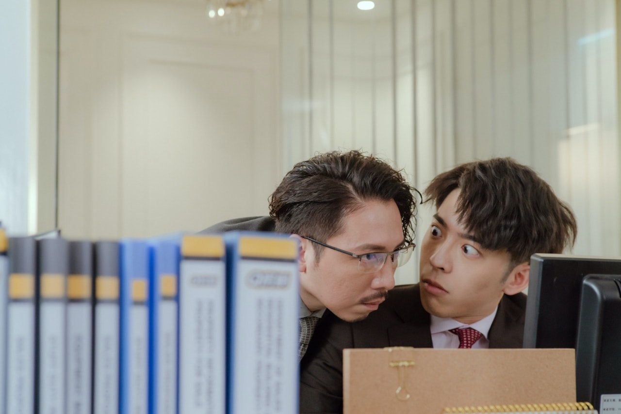 人人都搵工,卻非人人都搵到一份好工。(《大叔的愛》劇照) 人人都搵工,卻非人人都搵到一份好工。(《大叔的愛》劇照)