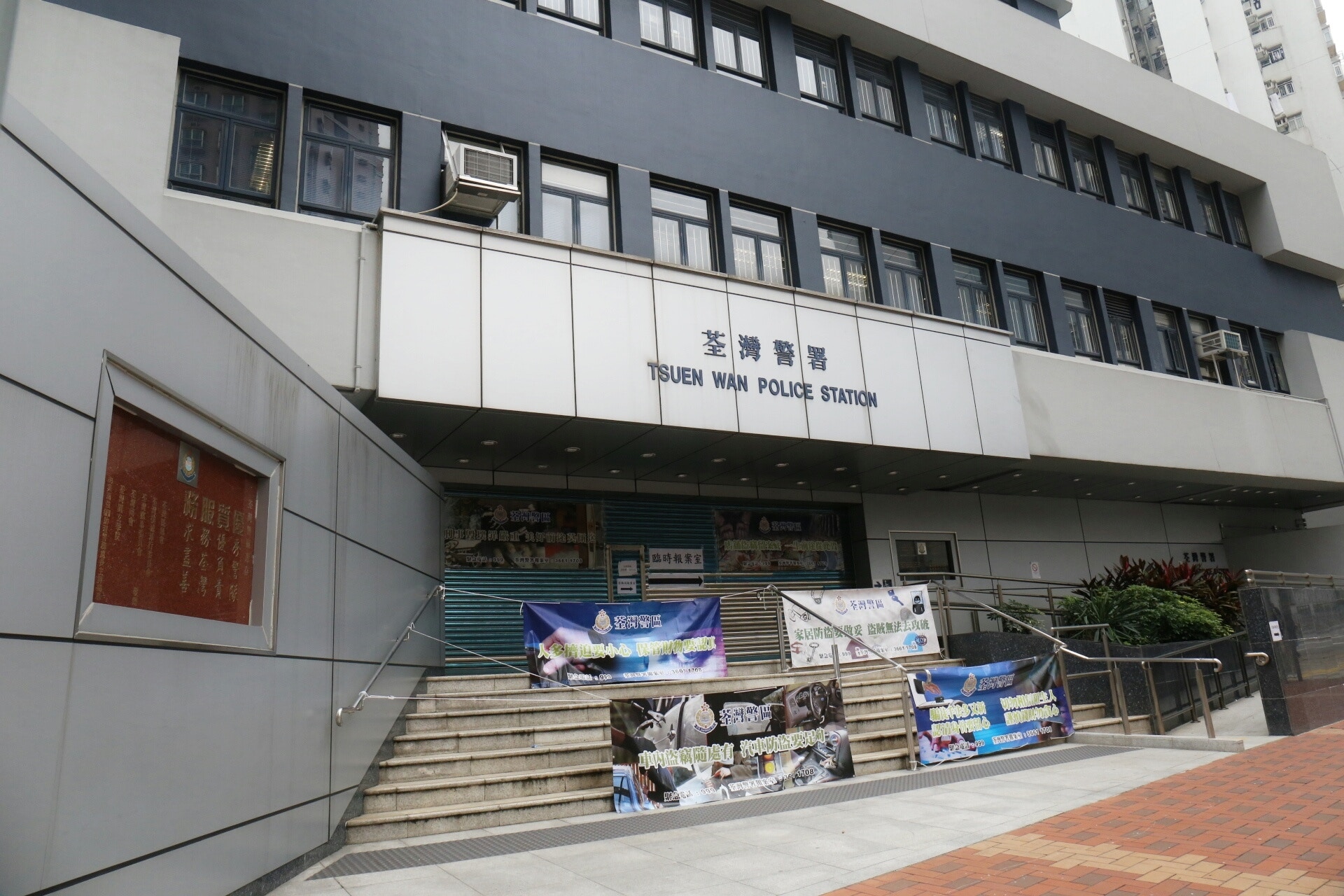 兩男闖荃灣店鋪「收陀地」 反黑組閃電拉人
