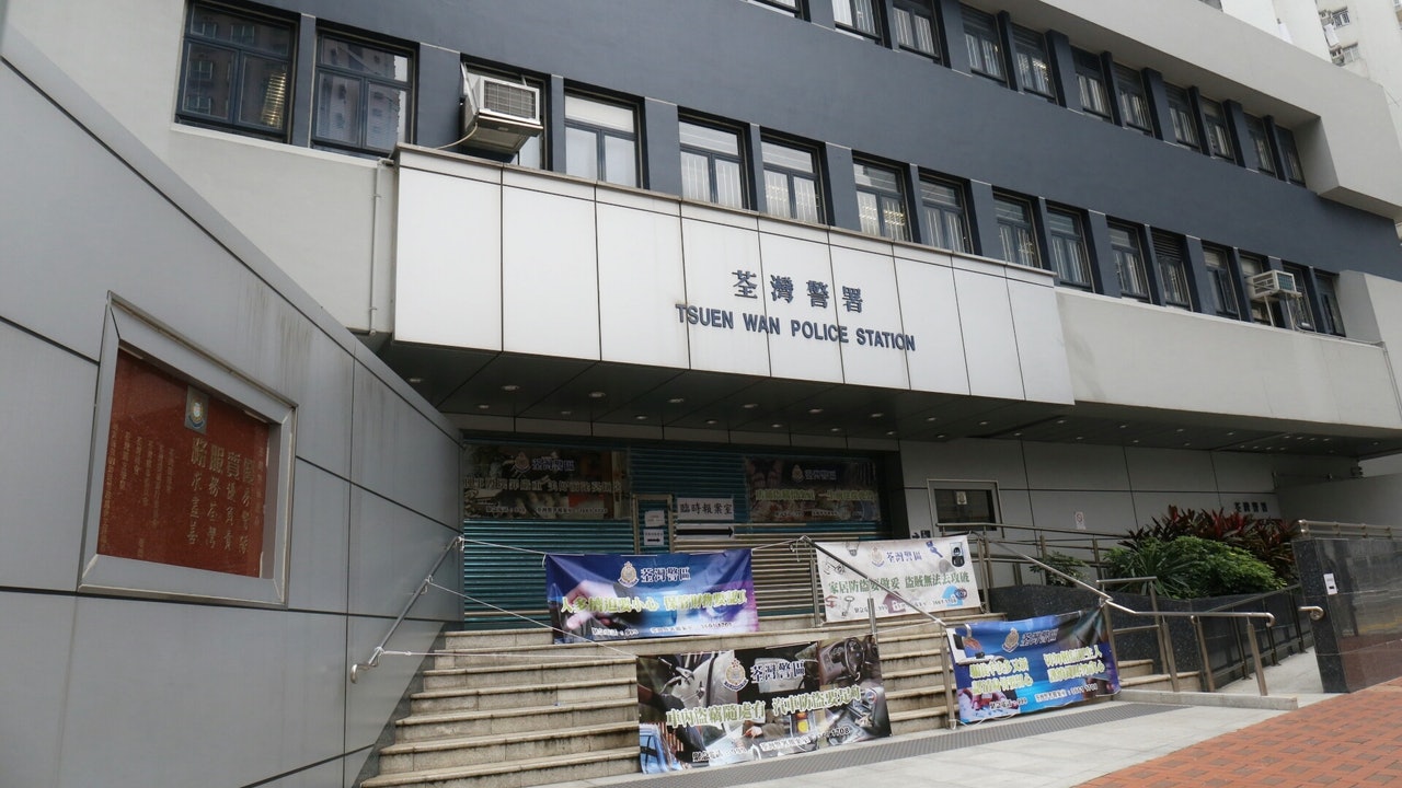 兩男闖荃灣店鋪「收陀地」 反黑組閃電拉人