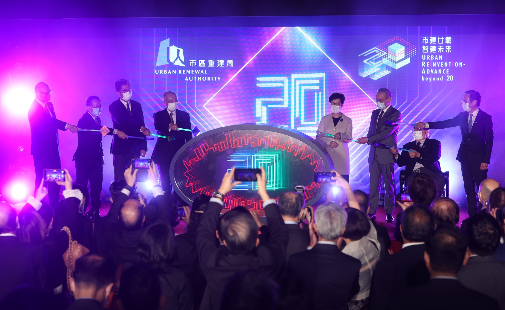 特首林鄭月娥出席市區重建局20周年慶典時表示,中環街市是市建局「遲交的成績表」,但給予這項目滿分,她稱當初政府力排眾議爭取保留中環街市,至今終達成「城中綠洲」的願景。(余俊亮攝) 特首林鄭月娥出席市區重建局20周年慶典時表示,中環街市是市建局「遲交的成績表」,但給予這項目滿分,她稱當初政府力排眾議爭取保留中環街市,至今終達成「城中綠洲」的願景。(余俊亮攝)