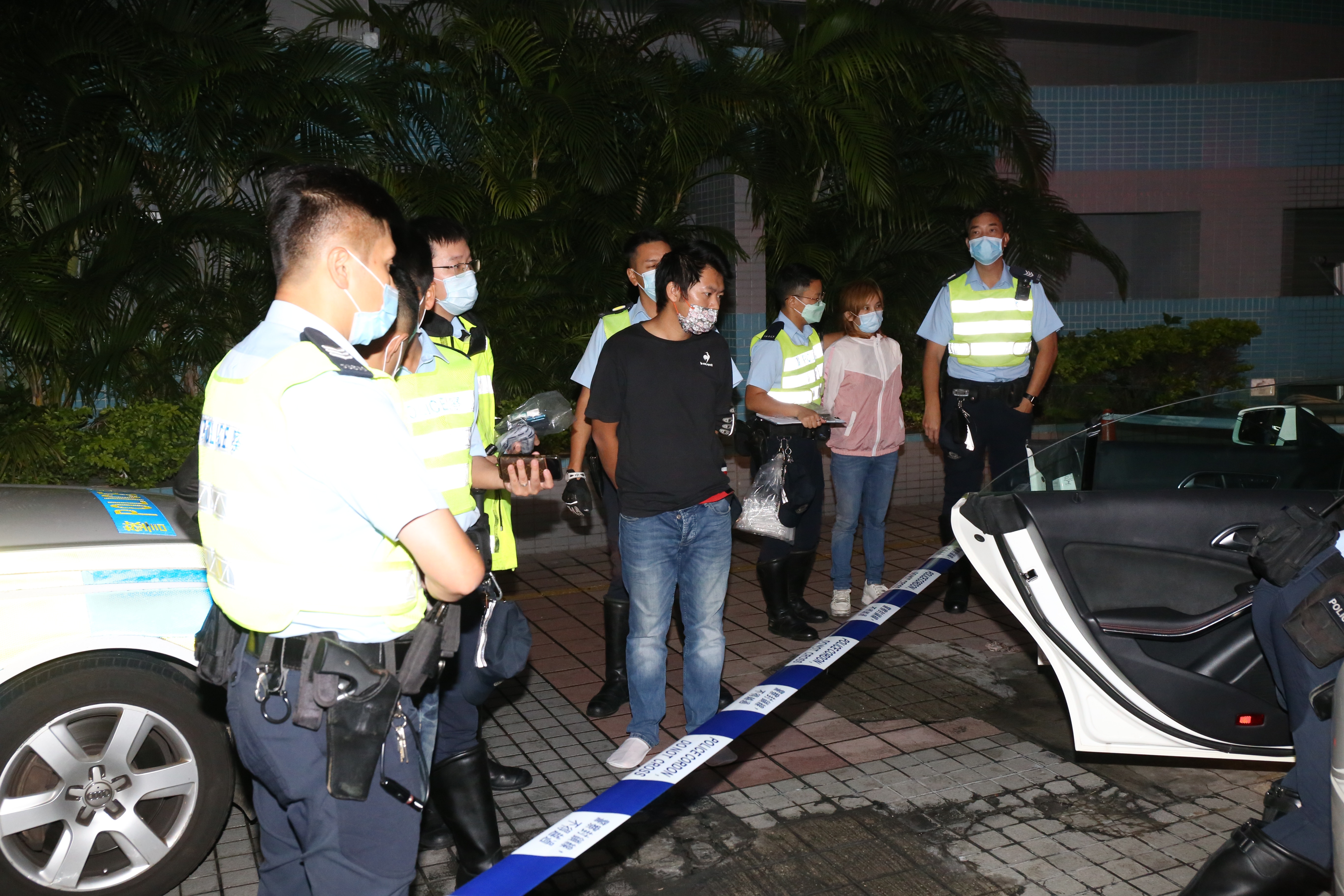 荃灣私家車形跡可疑警揭車上3人涉嫌販毒