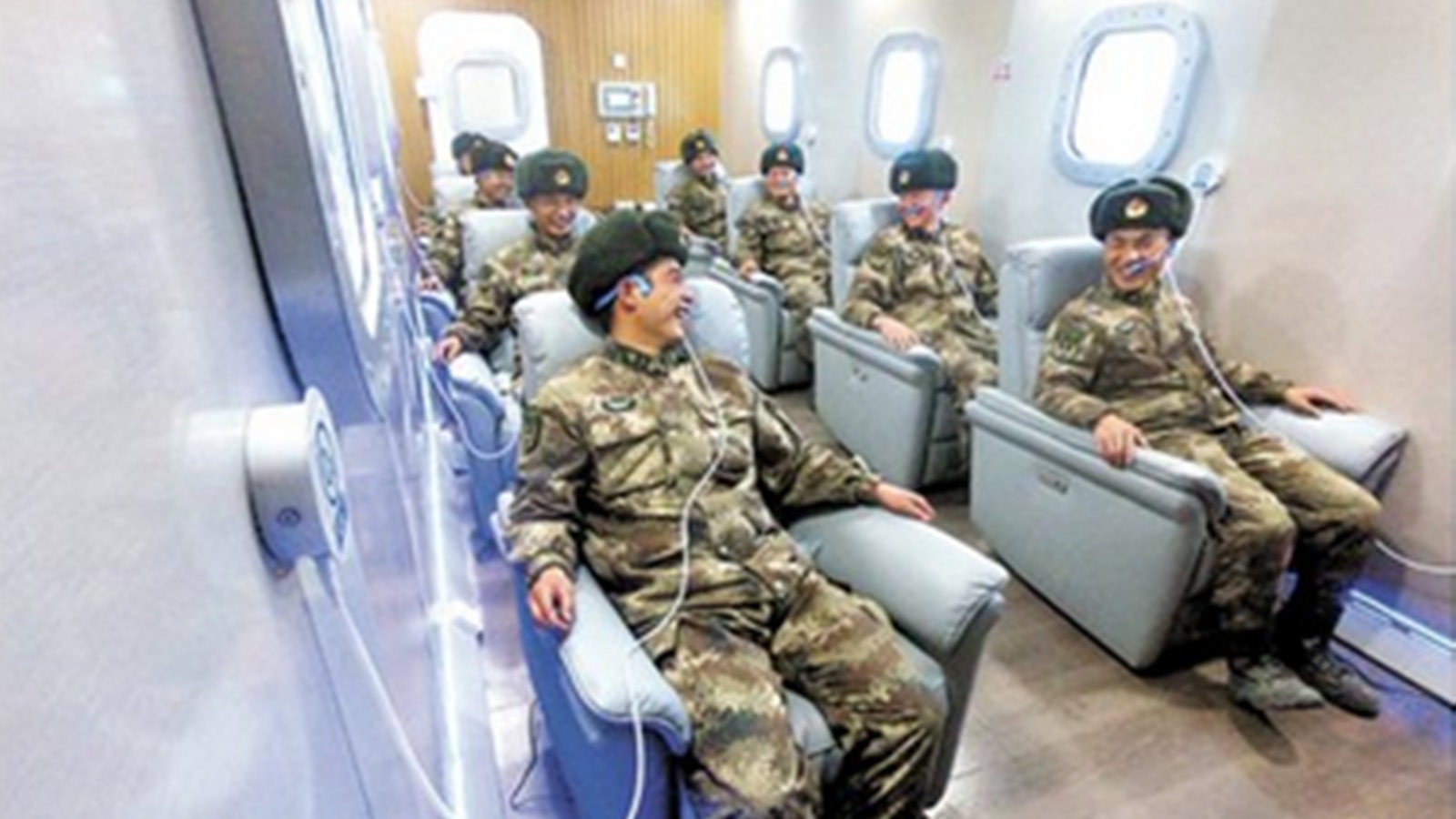 路透社報「猴子實驗」用解放軍配圖 環時:種族主義惹怒網民 路透社報「猴子實驗」用解放軍配圖 環時:種族主義惹怒網民