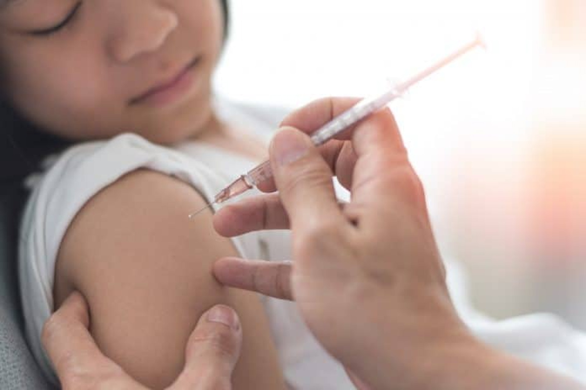 HPV疫苗能預防因感染HPV而引致的癌症和疾病。政府於2019年開始可安排小學五年級女童接種。（圖片：healthcarethinkers）