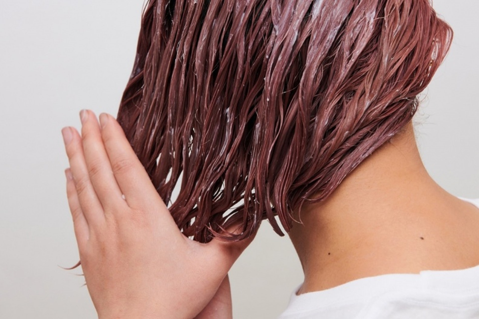 阿嬌發現在乾髮狀態下塗髮膜可以減少掉髮，又可以達到滋養頭髮的功效。（資料圖片）