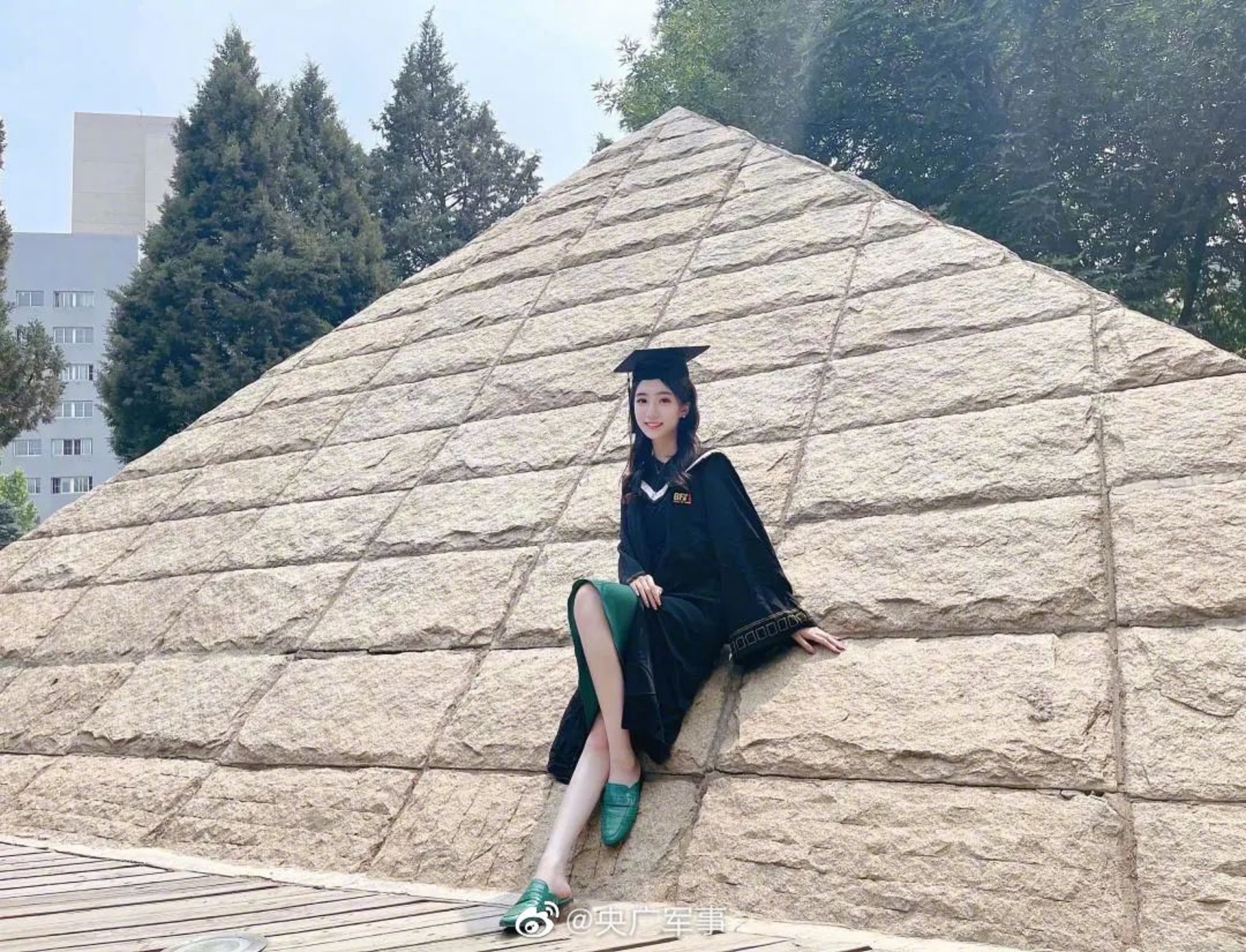 商琳不僅天生條件好,在校成績也十分優異。(微博: 央廣軍事) 商琳不僅天生條件好,在校成績也十分優異。(微博: 央廣軍事)