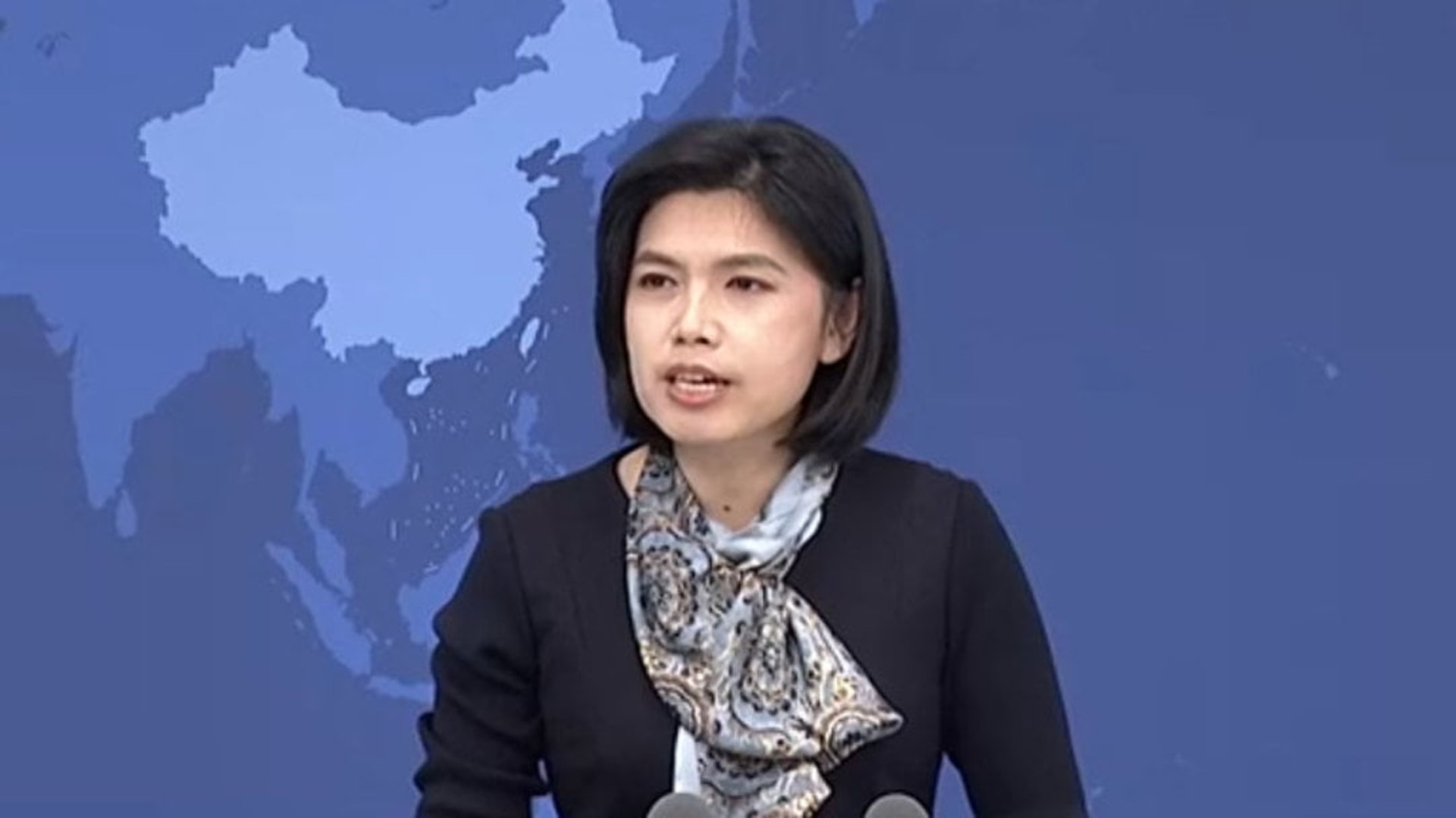 朱鳳蓮11月24日表示,「首先需要指出的是,美國網站所列的涉台稱謂是錯誤的。我們堅決反對美國與中國台灣地區進行任何形式的官方往來,這個立場是一貫的、明確的。我們敦促美方切實恪守一個中國原則和中美三個聯合公報規定,妥善處理涉台問題」。(央視截圖) 朱鳳蓮11月24日表示,「首先需要指出的是,美國網站所列的涉台稱謂是錯誤的。我們堅決反對美國與中國台灣地區進行任何形式的官方往來,這個立場是一貫的、明確的。我們敦促美方切實恪守一個中國原則和中美三個聯合公報規定,妥善處理涉台問題」。(央視截圖)