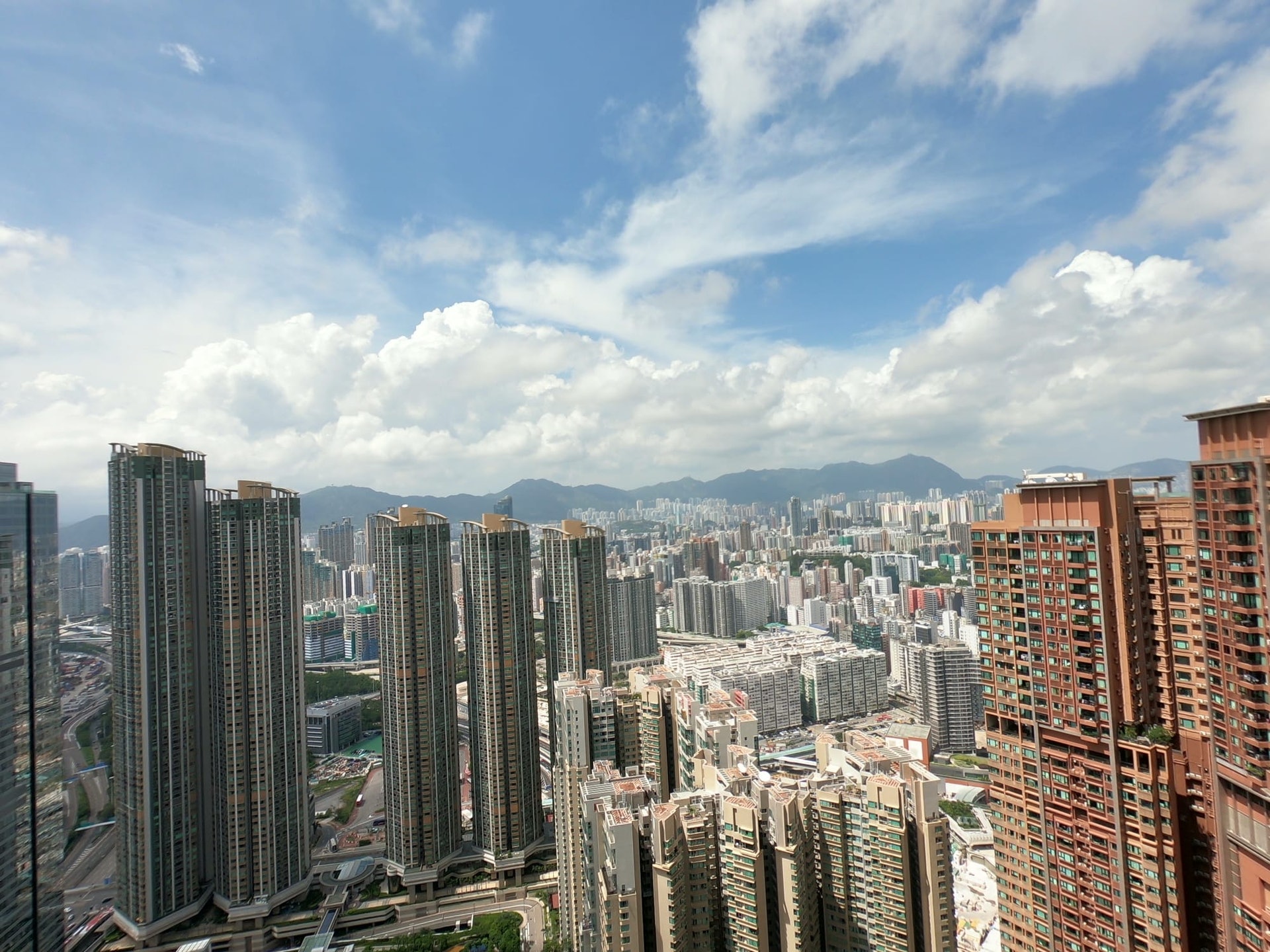 君臨天下高層戶2490萬沽低銀行估價12 沽出有原因 多相 君臨天下高層戶2490萬沽低銀行估價12 沽出有原因 多相