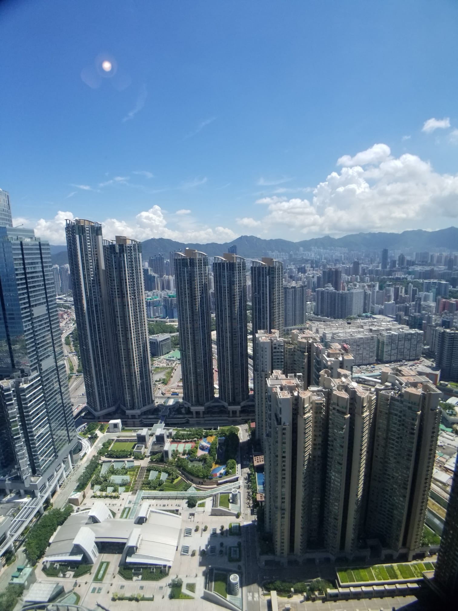 君臨天下高層戶2490萬沽低銀行估價12 沽出有原因 多相