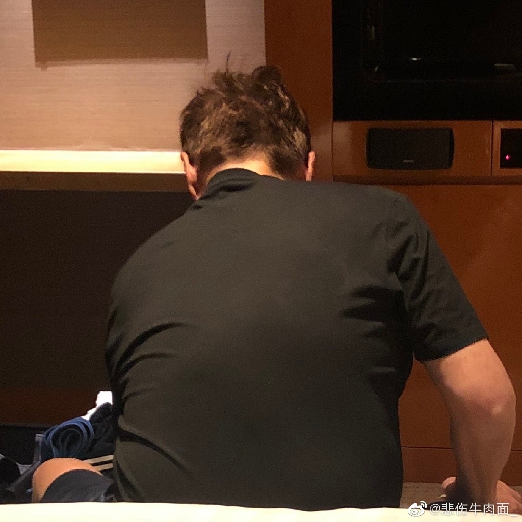 難以判斷是誰。（微博截圖）