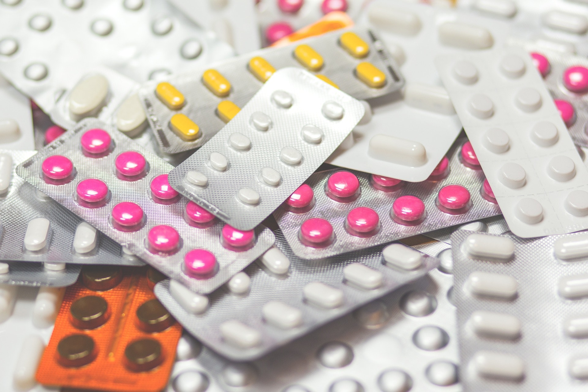 西藥雖有助控制三高，但卻潛藏不少副作用。（圖片：Pixabay）