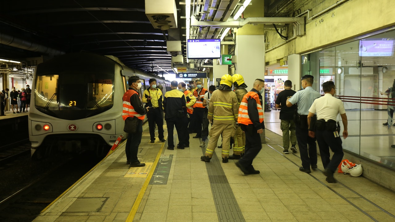 | 港鐵太和站男子墮軌亡東鐵綫列車服務一度受阻 - 香港01