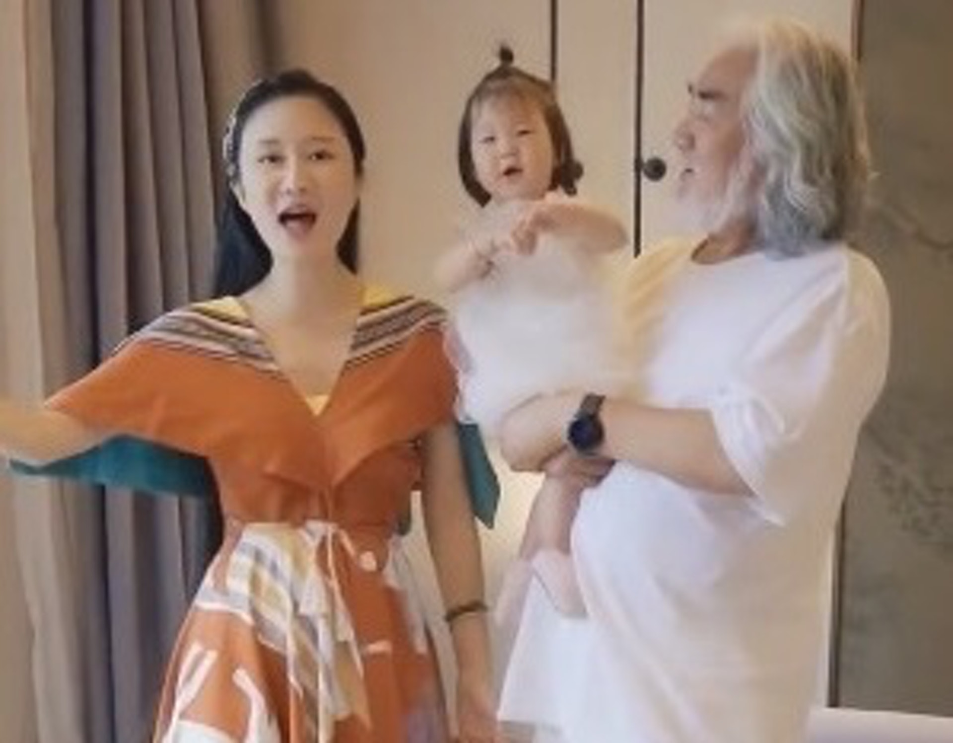 張紀中同杜星霖在2017年結婚 。(影片截圖) 張紀中同杜星霖在2017年結婚 。(影片截圖)