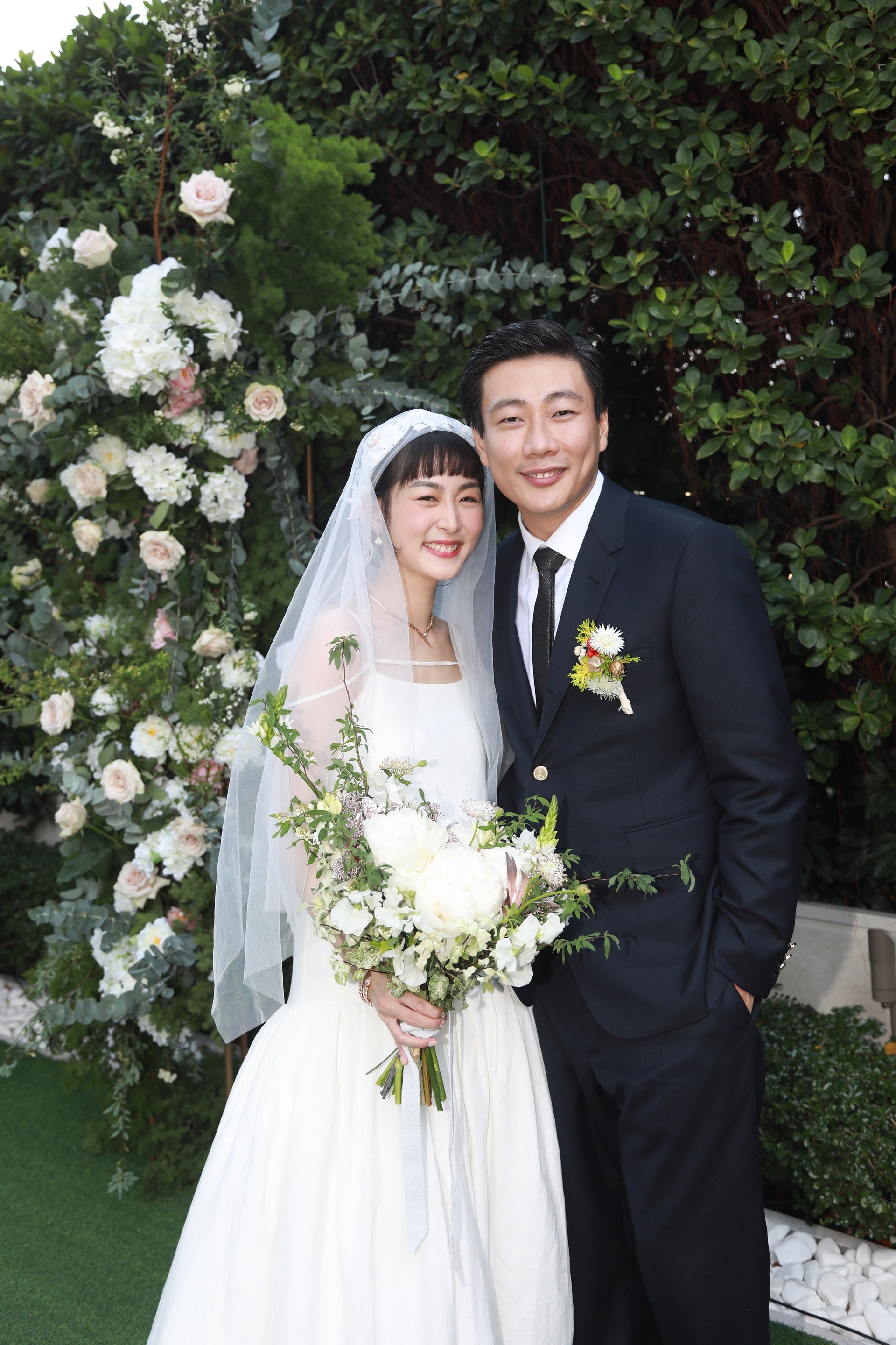 蔡穎恩結束8年愛情長跑與攝影師結婚老公感動哽咽三度深情親吻 蔡穎恩結束8年愛情長跑與攝影師結婚老公感動哽咽三度深情親吻