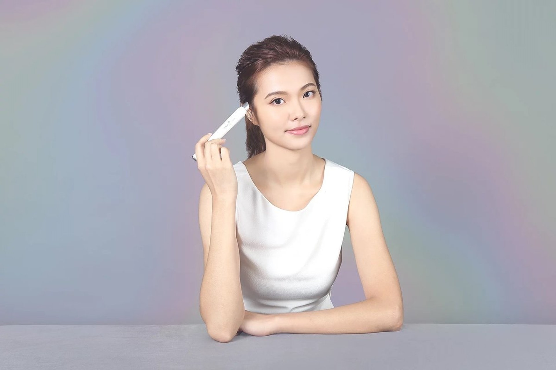 如果想另一半看起來更容光煥發,不妨送她一支眼部美容儀!(圖片: Emay Plus) 如果想另一半看起來更容光煥發,不妨送她一支眼部美容儀!(圖片: Emay Plus)