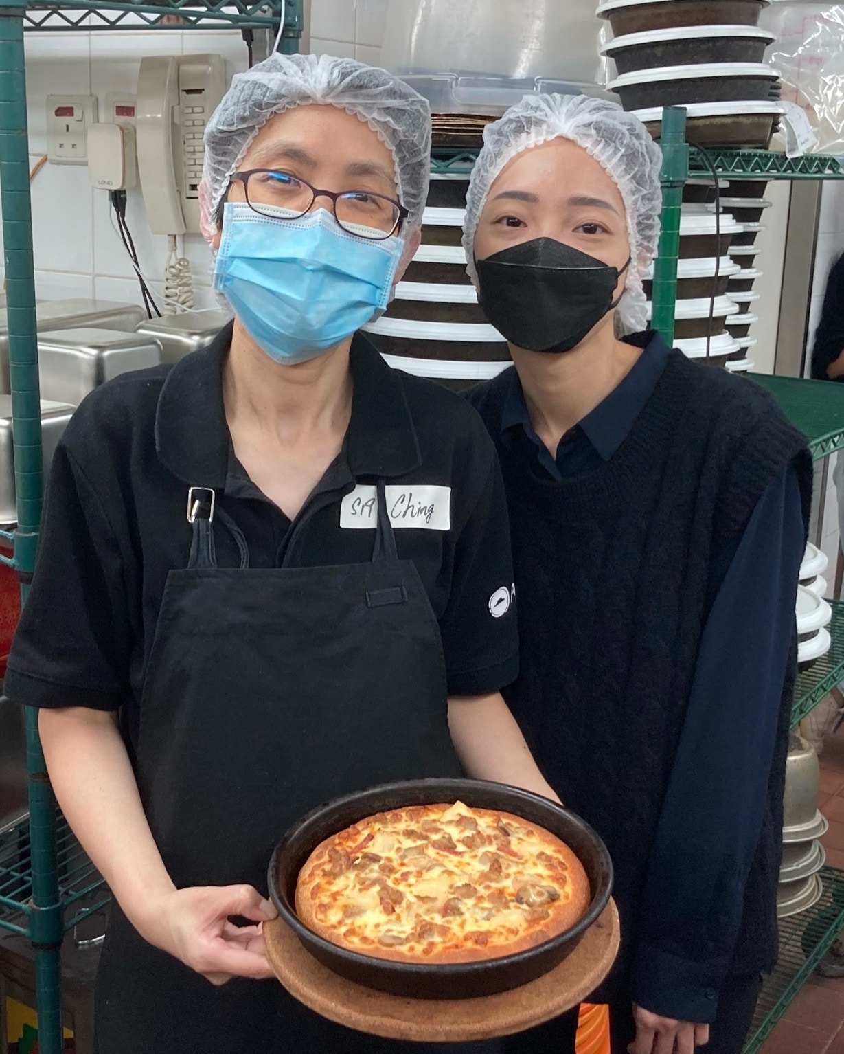 成功學習製作薄餅為Windy帶來了滿足感,亦增強了她的自信心。(「薄餅學院」提供圖片) 成功學習製作薄餅為Windy帶來了滿足感,亦增強了她的自信心。(「薄餅學院」提供圖片)