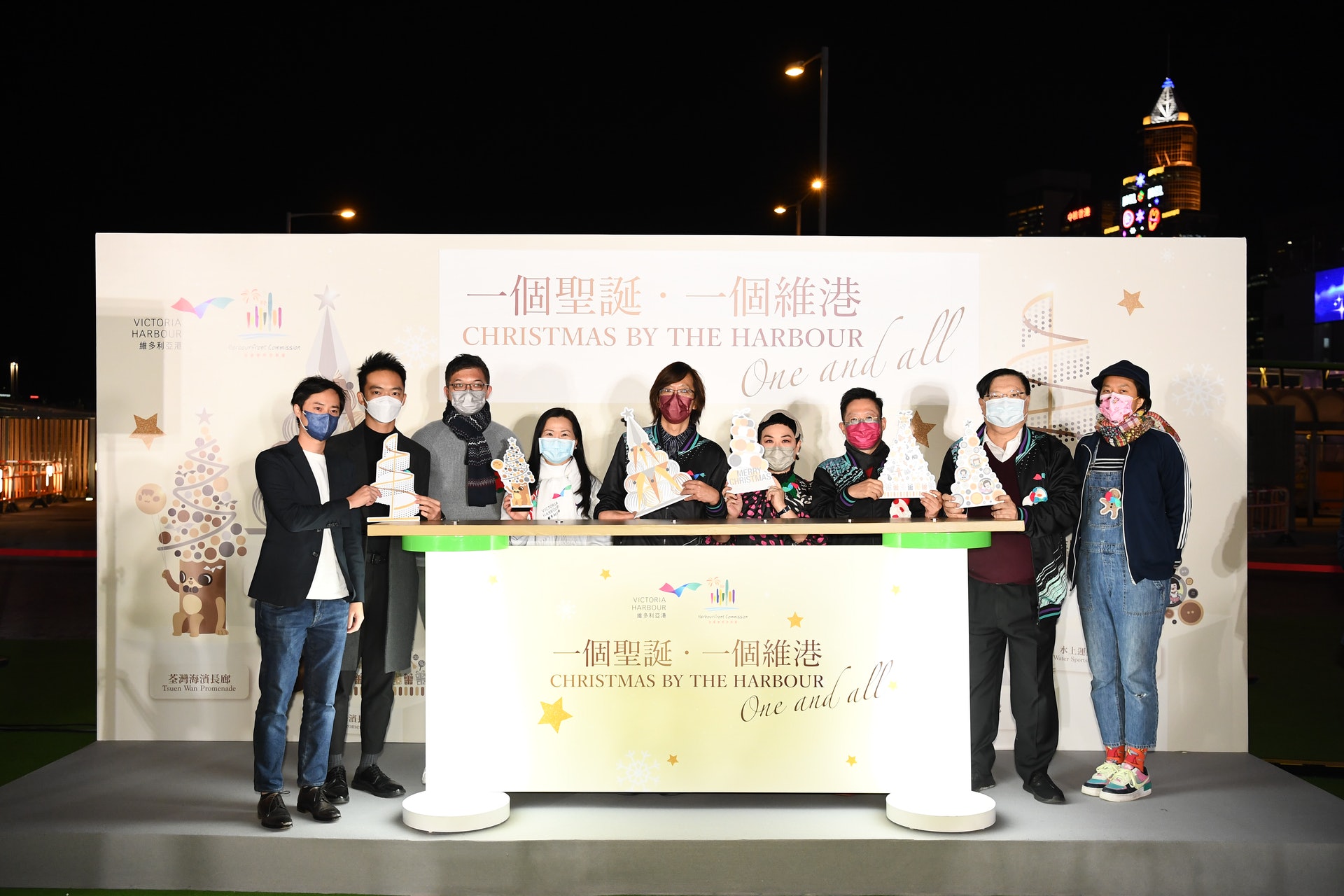 發展局和海濱事務委員會昨日(3日)於毗鄰灣仔渡輪碼頭的「HarbourChill海濱休閒站」舉行聖誕亮燈儀式。(大會提供圖片) 發展局和海濱事務委員會昨日(3日)於毗鄰灣仔渡輪碼頭的「HarbourChill海濱休閒站」舉行聖誕亮燈儀式。(大會提供圖片)