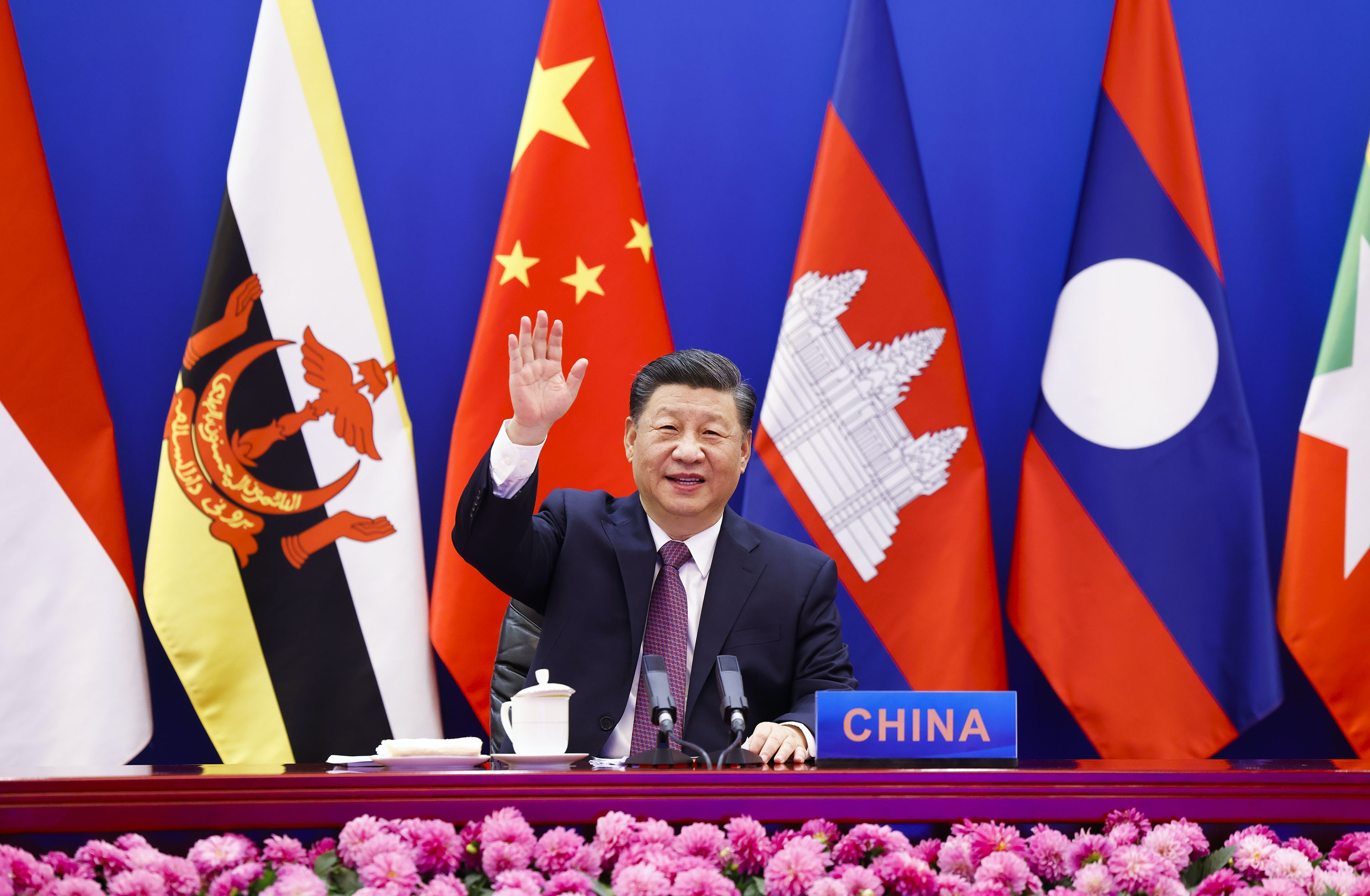 今年11月22日上午，習近平在北京以視頻方式出席並主持中國—東盟建立對話關係30周年紀念峰會，發表題為《命運與共  共建家園》的重要講話。中國東盟正式宣佈建立中國東盟全面戰略夥伴關係。（新華社）