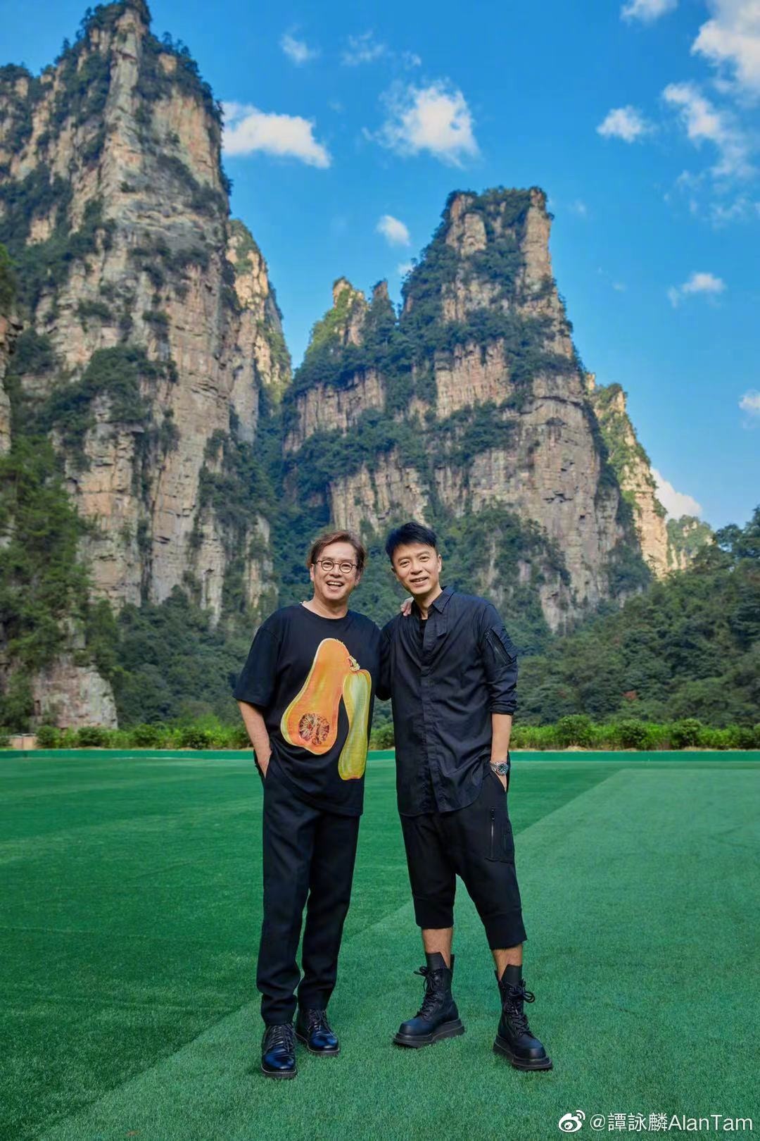 校長與克勤最新合照。(譚詠麟微博) 校長與克勤最新合照。(譚詠麟微博)