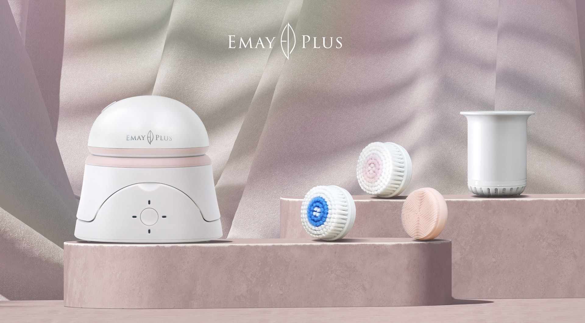 EMAY PLUS 淨透潔膚儀配備3個不同潔面刷頭,隨時替換以配合不同潔面需要 (圖片: EMAY PLUS) EMAY PLUS 淨透潔膚儀配備3個不同潔面刷頭,隨時替換以配合不同潔面需要 (圖片: EMAY PLUS)