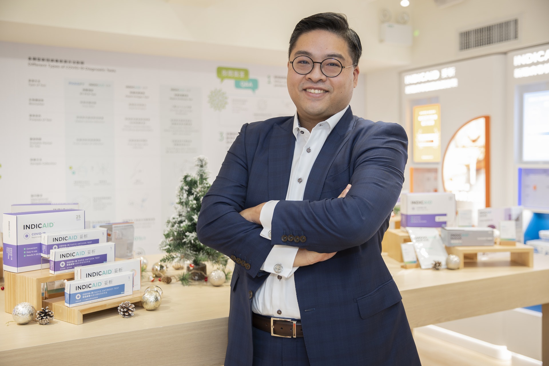 Ricky表示,INDICAID lab作為社區檢測中心和私家醫院以外的第三選項可取長補短,以親民價格在舒適的環境為市民提供方便快捷的檢測服務。(鄭子峰攝) Ricky表示,INDICAID lab作為社區檢測中心和私家醫院以外的第三選項可取長補短,以親民價格在舒適的環境為市民提供方便快捷的檢測服務。(鄭子峰攝)