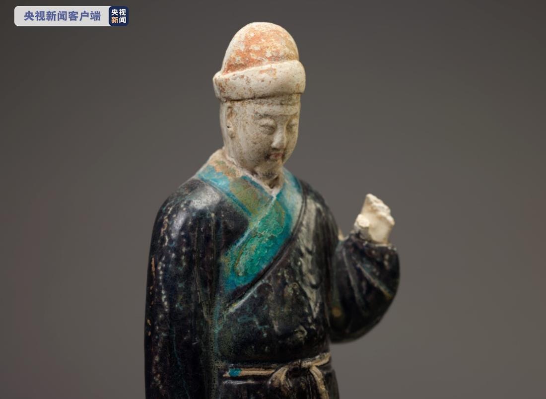 兩尊明代陶俑入藏上海博物館捐贈者揭祖父與文物的淵源