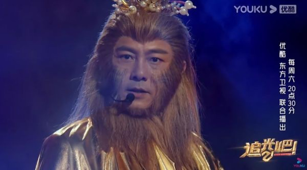 張衛健(Dicky)近期獲邀上內地綜藝節目《追光吧!》第二季,更再次扮演孫悟空。(影片截圖) 張衛健(Dicky)近期獲邀上內地綜藝節目《追光吧!》第二季,更再次扮演孫悟空。(影片截圖)