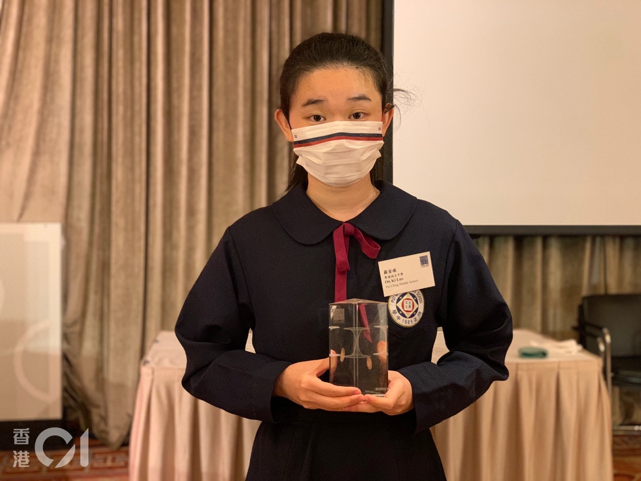 恒隆數學獎銀獎得主、香港培正中學學生羅安琪認為,喜歡數學不分男女,而今次比賽與奧數等比賽不同,成功感更大。(黃金棋攝) 恒隆數學獎銀獎得主、香港培正中學學生羅安琪認為,喜歡數學不分男女,而今次比賽與奧數等比賽不同,成功感更大。(黃金棋攝)