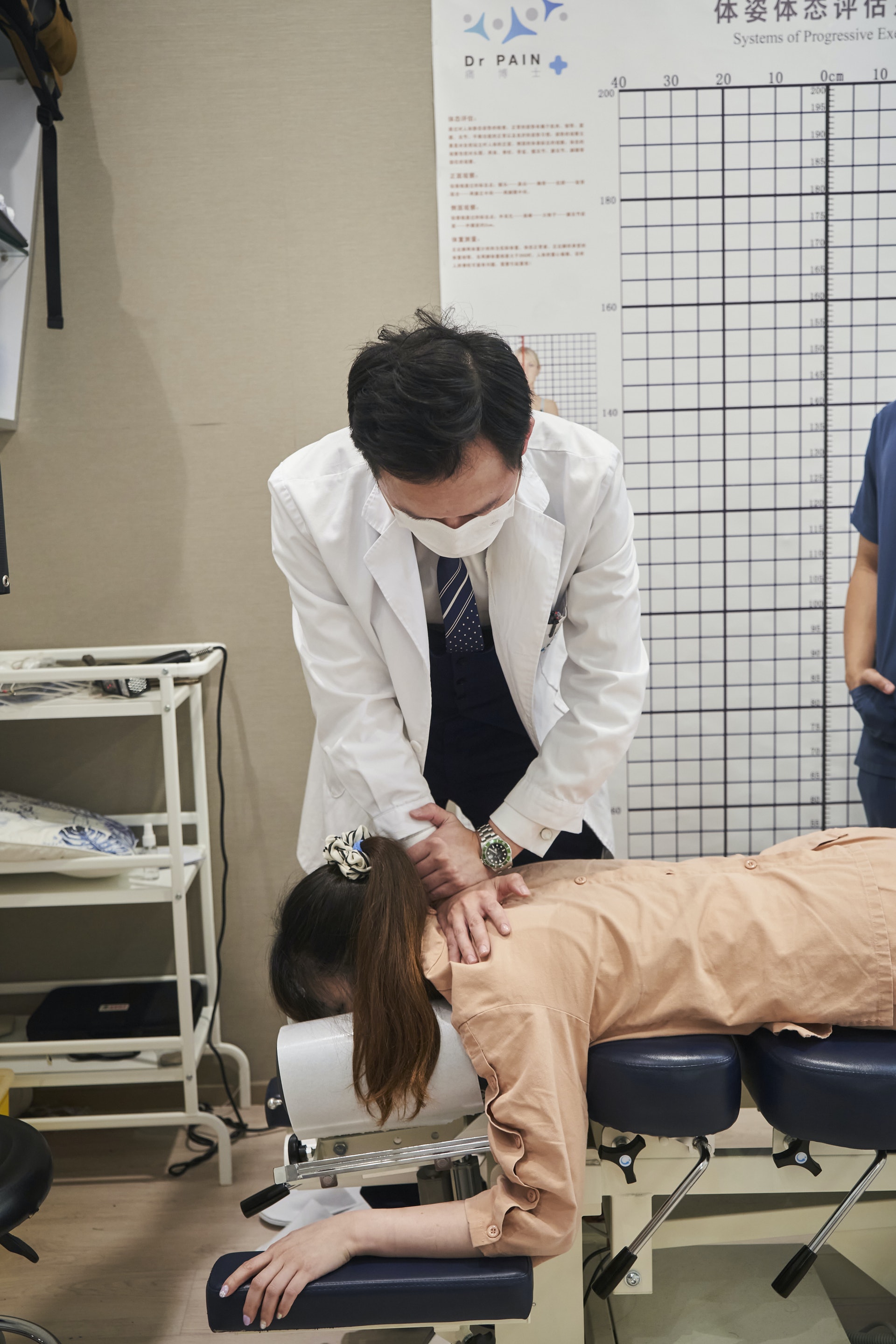 透過結合中醫及西方物理治療,可治療「烏龜頸」等頸部痛症問題。(圖片:Dr PAIN) 透過結合中醫及西方物理治療,可治療「烏龜頸」等頸部痛症問題。(圖片:Dr PAIN)