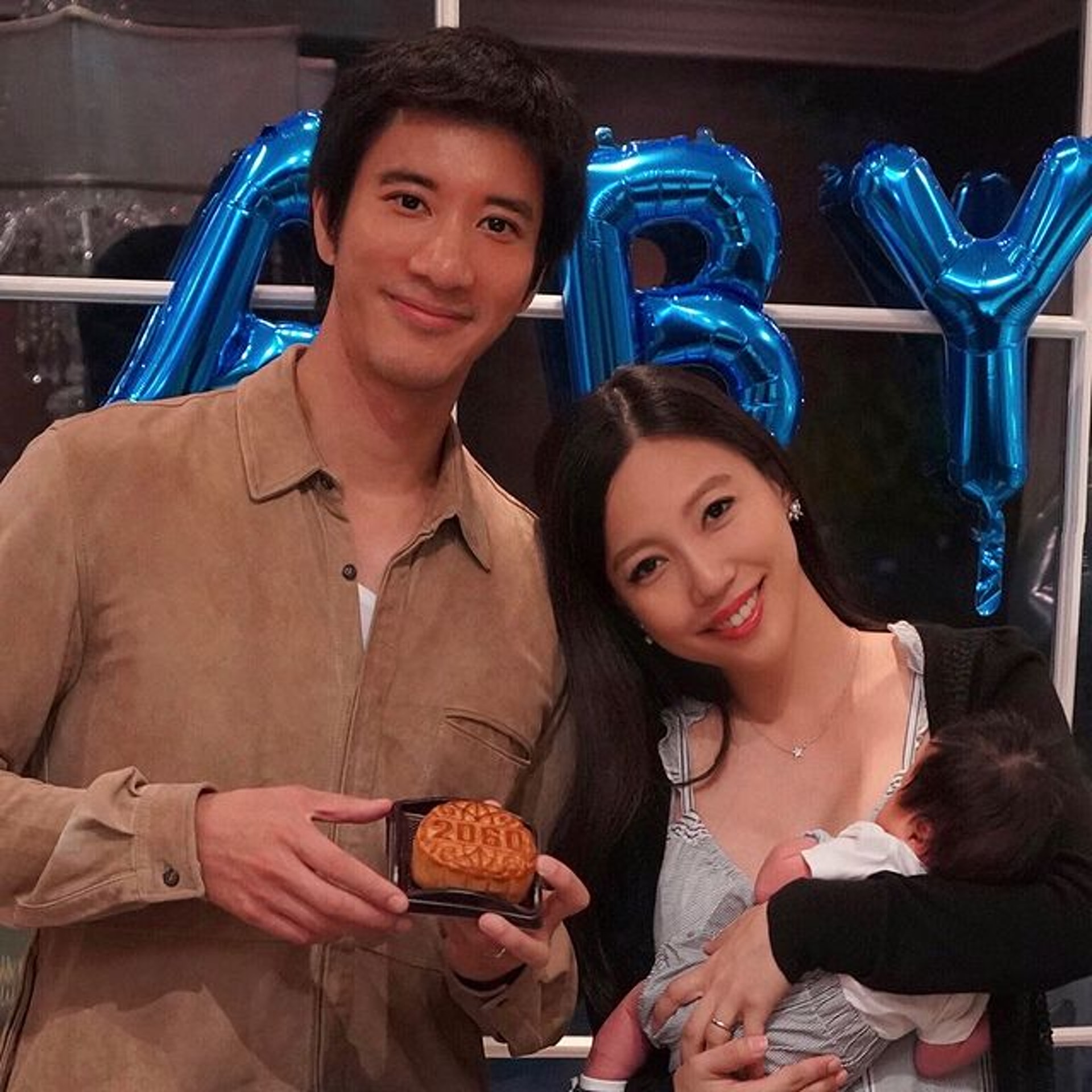 網民斤王力宏在社交平台故意營造幸褔家庭形象。(李靚蕾IG圖片) 網民斤王力宏在社交平台故意營造幸褔家庭形象。(李靚蕾IG圖片)
