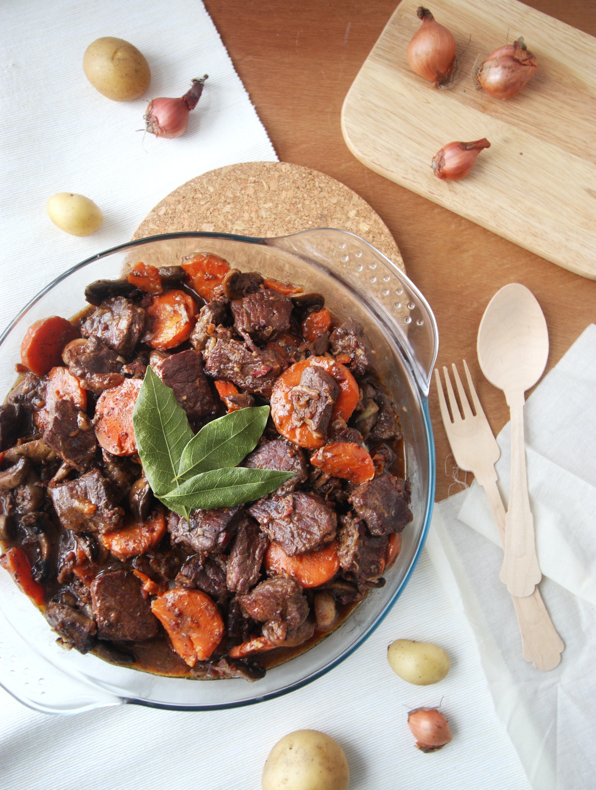 紅酒燉牛肉 (圖片: FreePik) 紅酒燉牛肉 (圖片: FreePik)