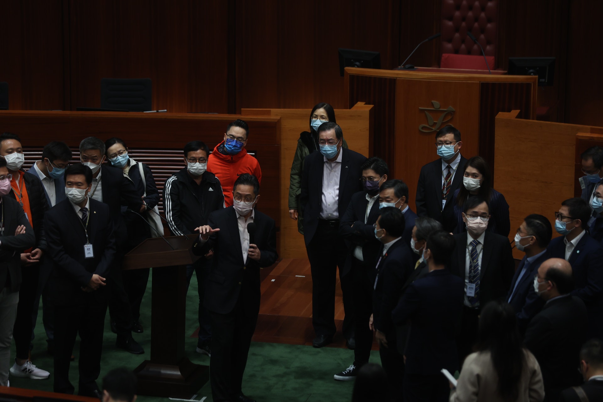 新議員參觀立法會會議廳,第6屆主席梁君彥在場。(鄭子峰攝) 新議員參觀立法會會議廳,第6屆主席梁君彥在場。(鄭子峰攝)