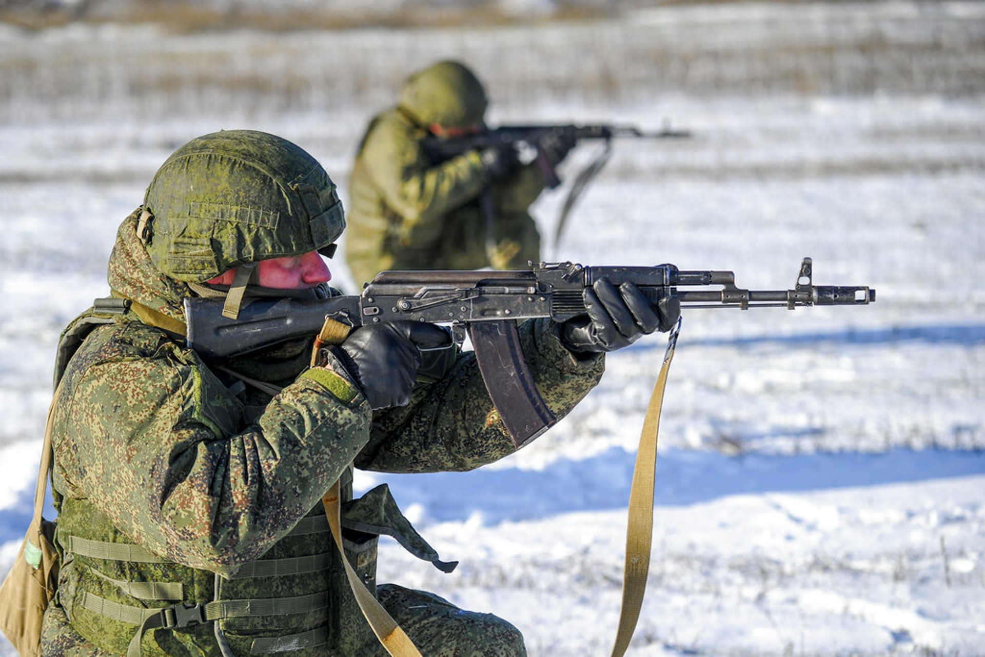 12月22日，俄軍在其與烏克蘭的邊境附近地區進行射擊演練。（AP）