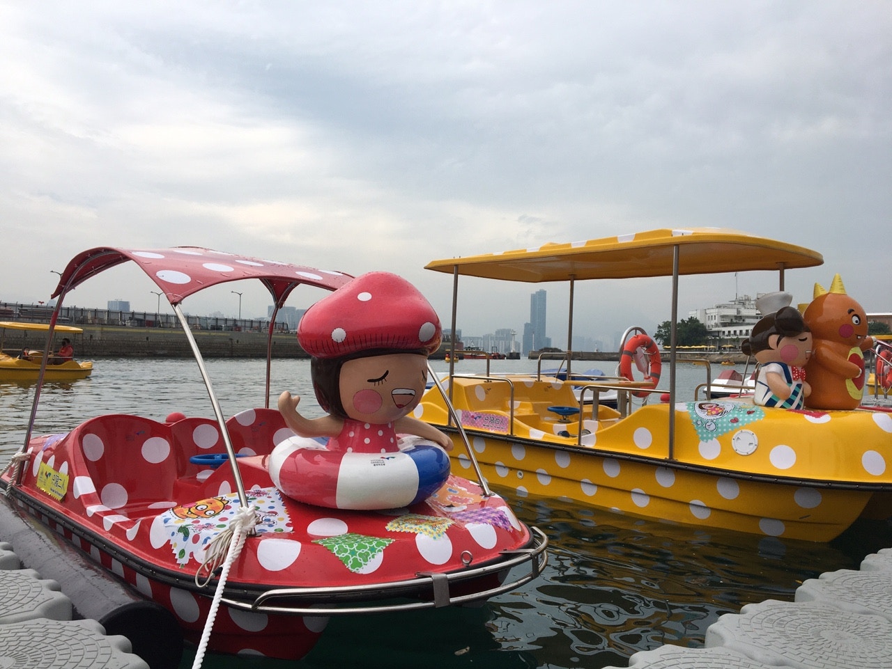 Christmas｜Wan Chai water pedal boat has a good player leader the big