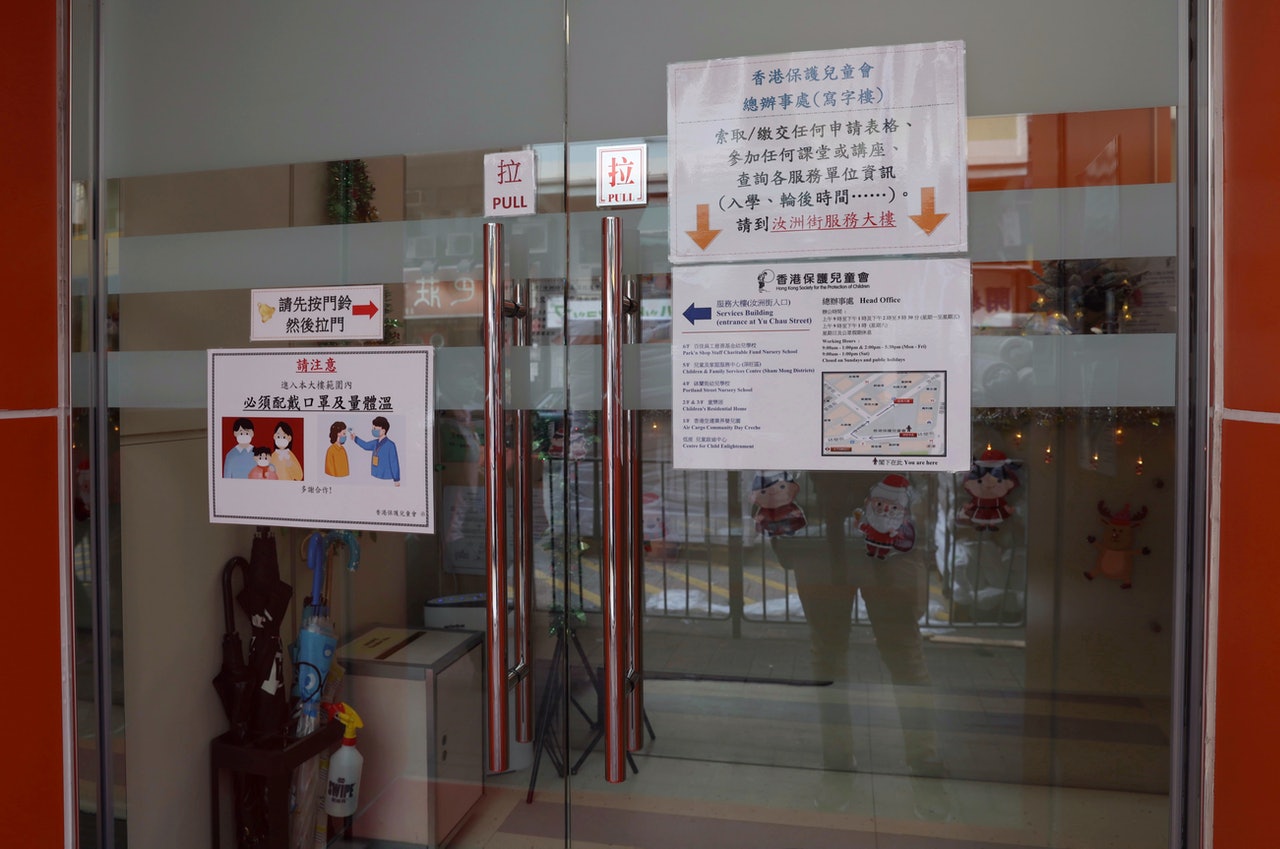 香港保護兒童會位於旺角砵蘭街387號的「童樂居」內,有職員於12月17日被目睹涉嫌虐待7名嬰幼兒。(余俊亮攝) 香港保護兒童會位於旺角砵蘭街387號的「童樂居」內,有職員於12月17日被目睹涉嫌虐待7名嬰幼兒。(余俊亮攝)