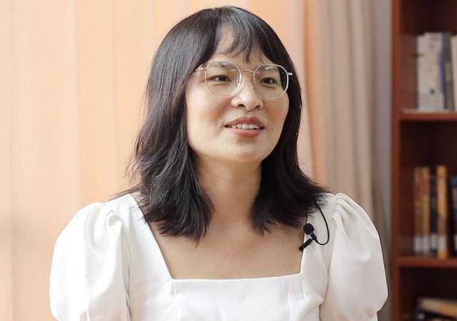 拒名企高薪反到深圳當中學老師清華女博士 不被常規認識綁架