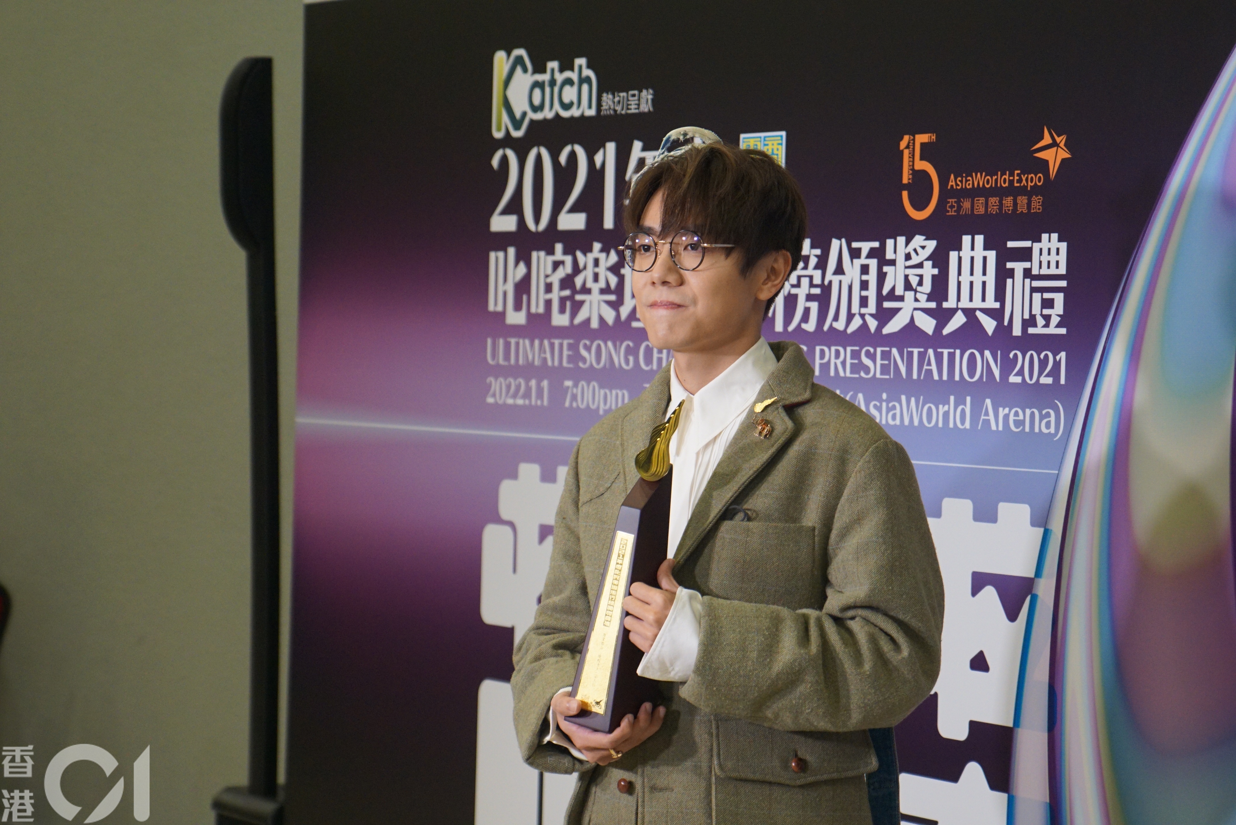 家謙今年首支派台《某種老朋友》成為今個星期商台冠軍，也因為上榜時間長，不少歌迷已經猜測歌曲是否有力拿下叱咤至尊歌曲大獎。（資料圖片）