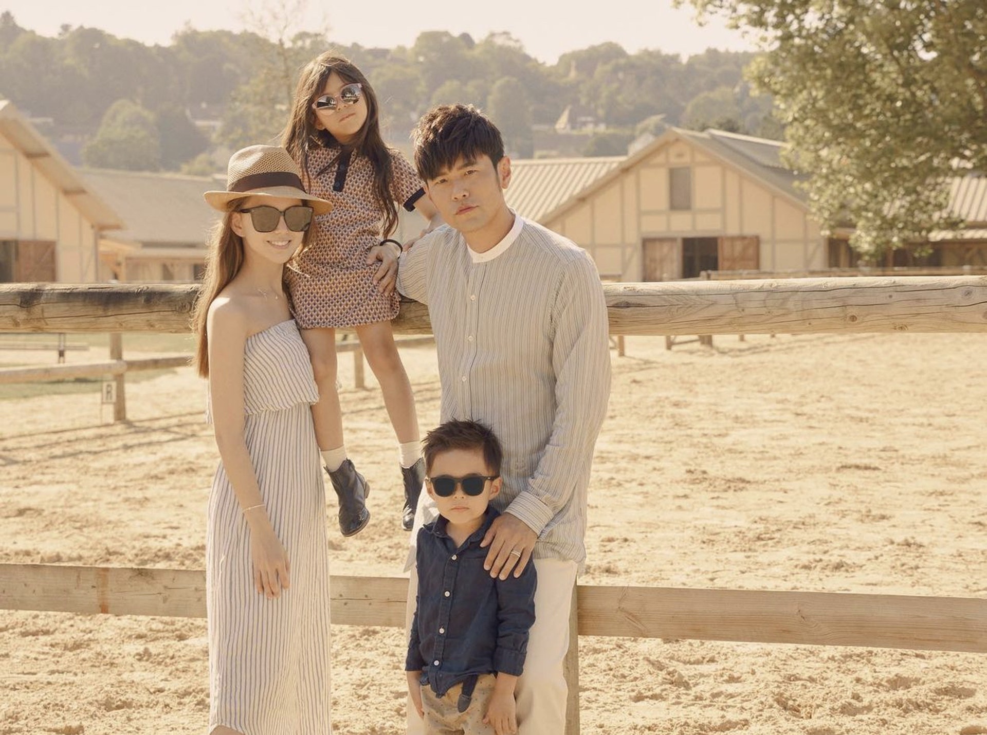 曬出兒子和女兒正面照。(IG:jaychou) 曬出兒子和女兒正面照。(IG:jaychou)