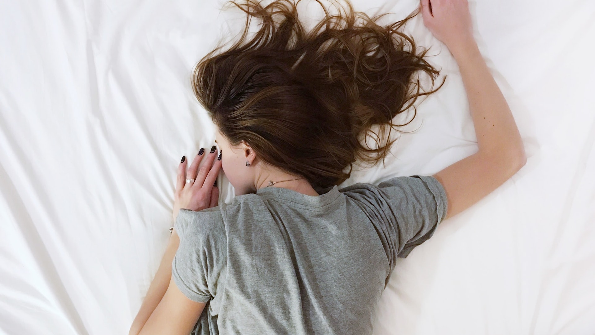 耳鳴聲大致睡眠障礙點算好?中醫教一招改善 中藥搭配針灸緩解 耳鳴聲大致睡眠障礙點算好?中醫教一招改善 中藥搭配針灸緩解