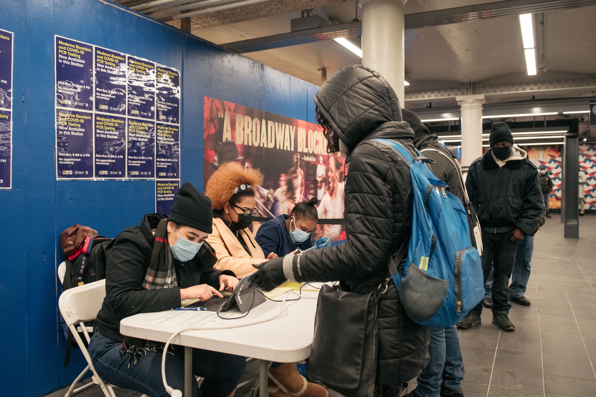 圖為2021年12月27日,美國紐約地鐵站一個免費檢測中心。(Getty) 圖為2021年12月27日,美國紐約地鐵站一個免費檢測中心。(Getty)