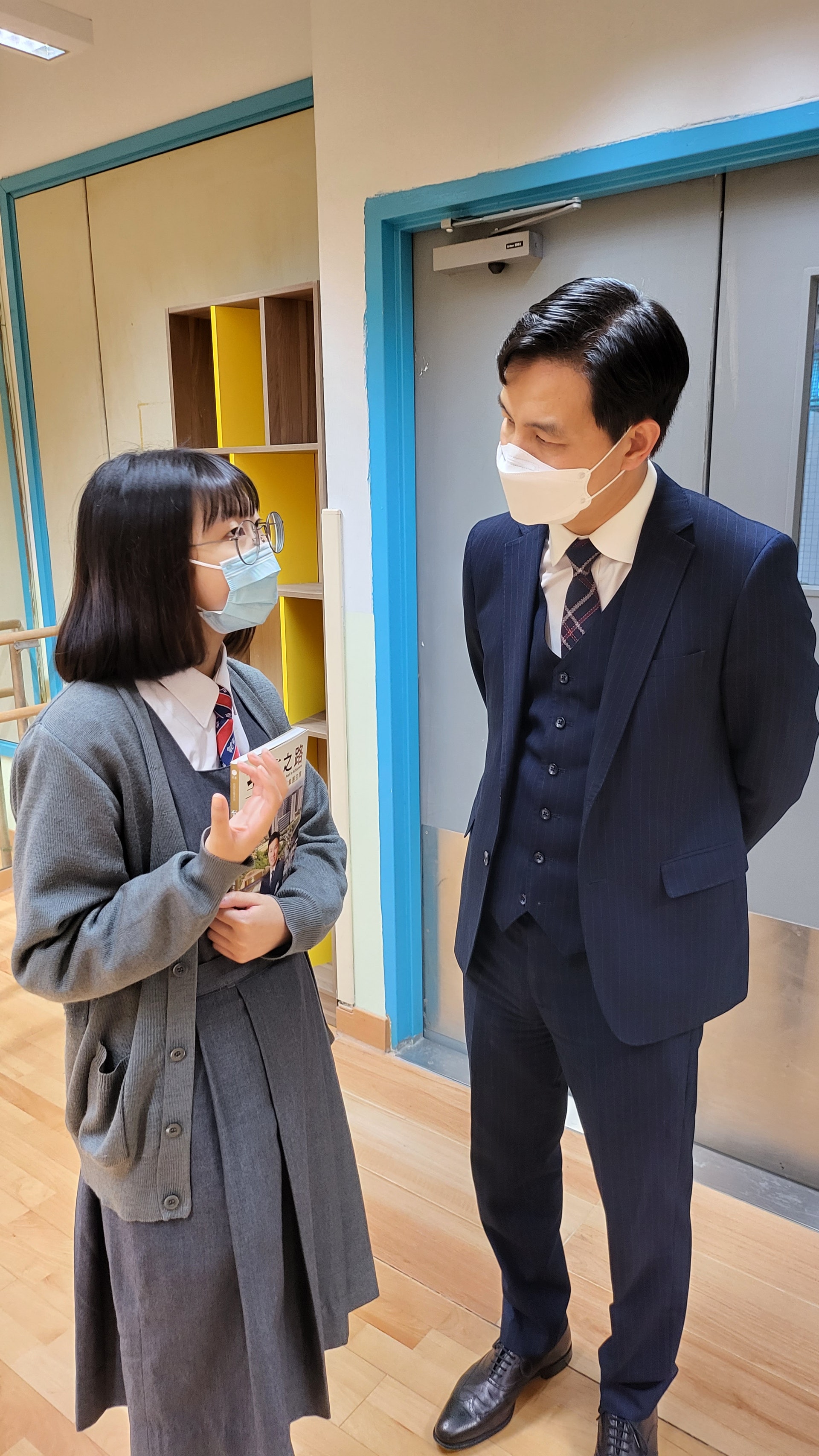 學生把握機會向講者請教學習。(仁濟醫院董之英紀念中學提供)